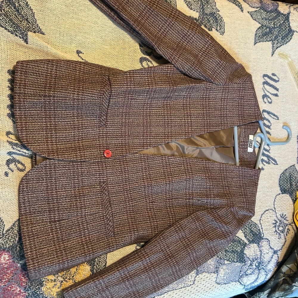 Elegant Brown Blazer with Red Accent